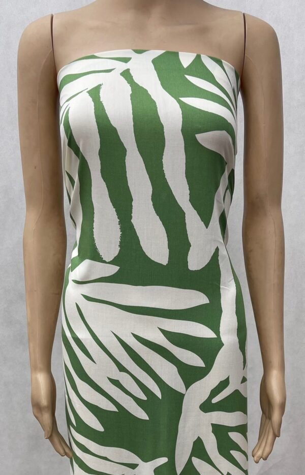 Tropical Leaf Patterned 45s Yarn 100% Rayon Fabric