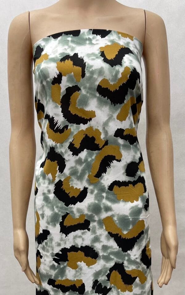 Colored Leopard Print 45s Yarn 100% Rayon Fabric