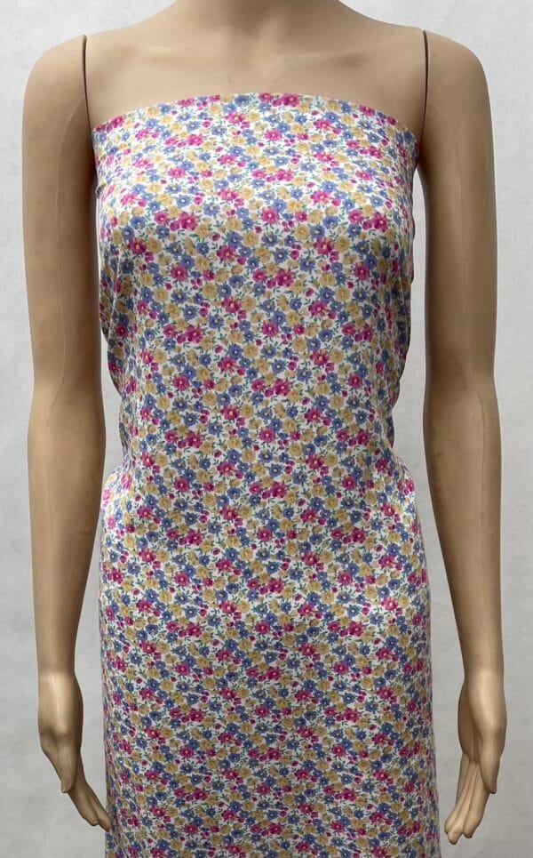 Micro Floral Print 45s Yarn 100% Rayon Fabric HL-491733