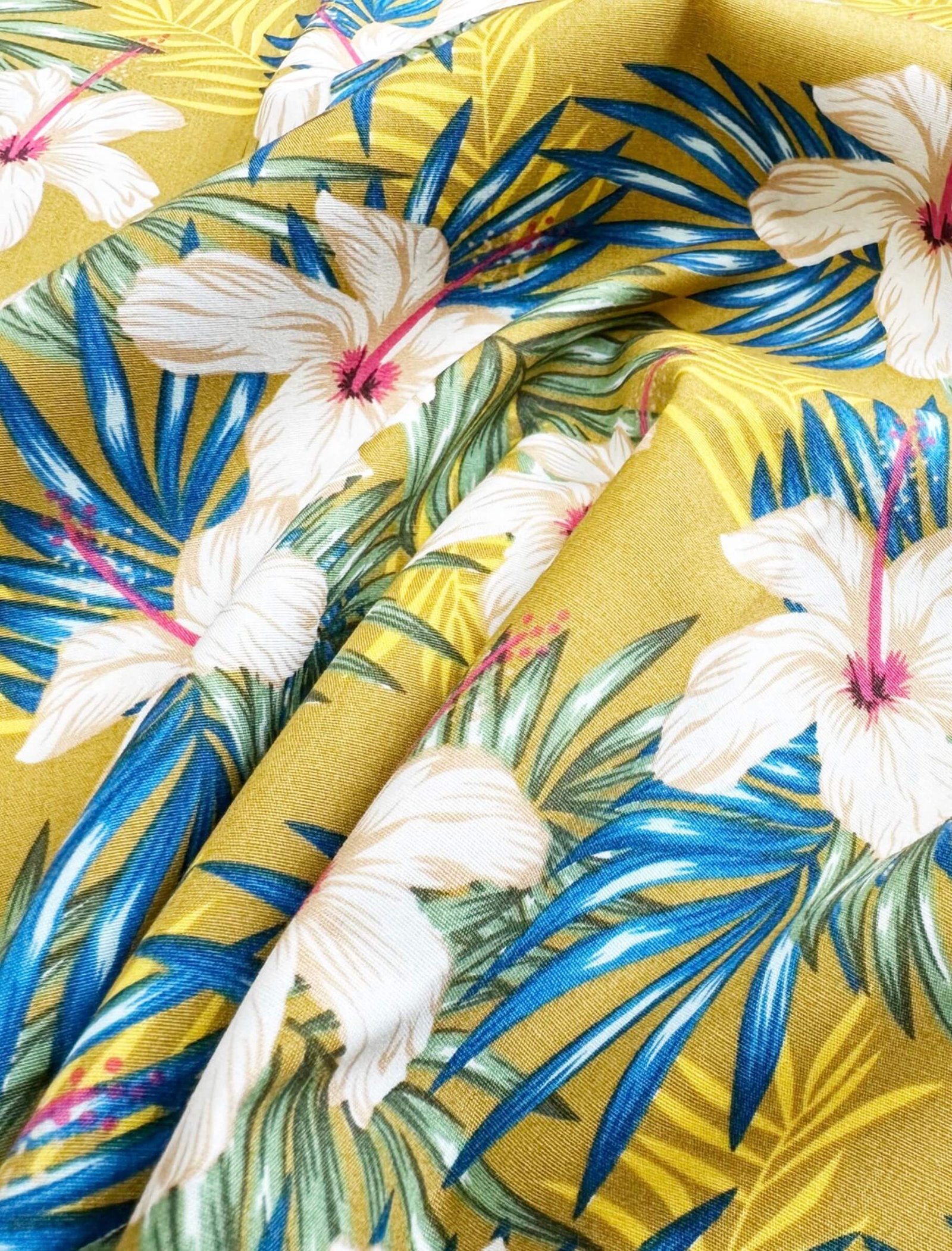 Hawaiian Classic Floral Print Fabric - Vibrant tropical flower patterns on premium quality material